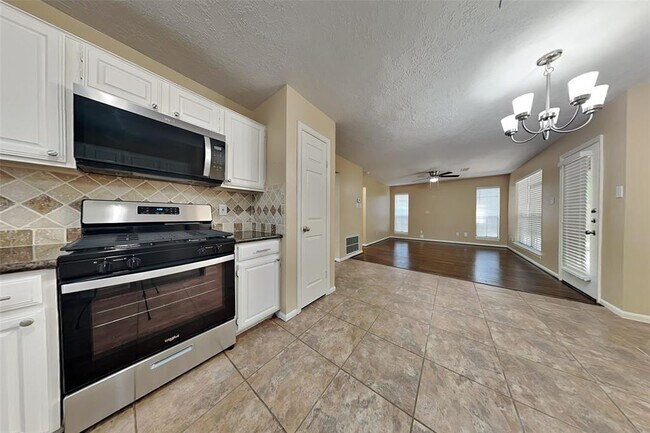 Building Photo - 151 E Pathfinders Cir