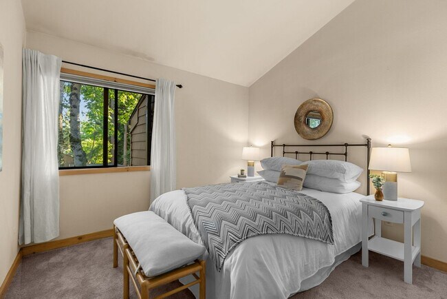 Building Photo - 2Bd/2Ba Kirkland Condo