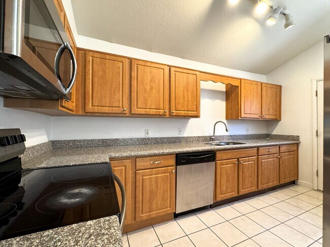 Building Photo - 3 BEDROOM WITH FIREPLACE AND LVP PLANK FLO...