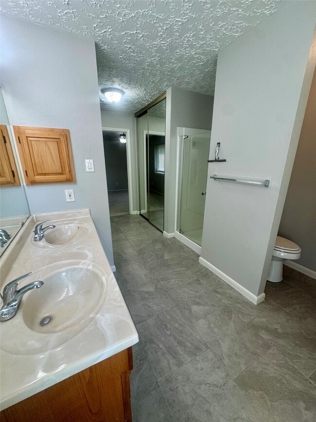 Building Photo - 15702 Roxton Ridge Dr
