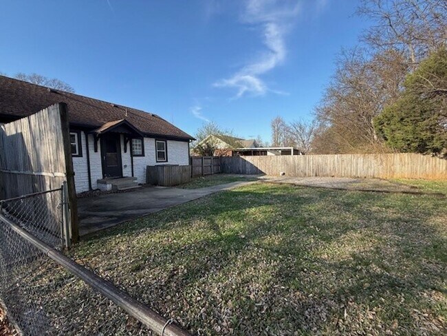 Building Photo - 1118/1120 N. Tennessee Blvd.