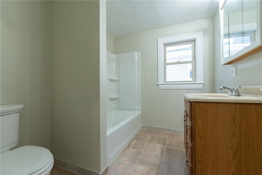 Building Photo - 29 Marlborough Ave