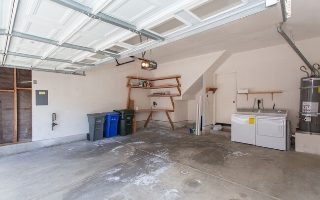 Building Photo - Spacious Home within the Legends Community...