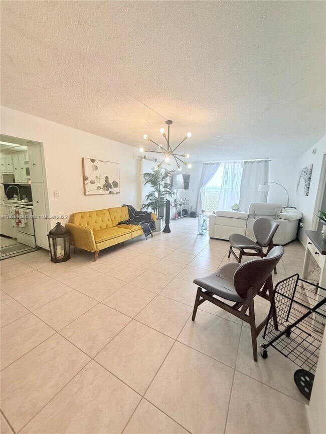 Building Photo - 1833 S Ocean Dr