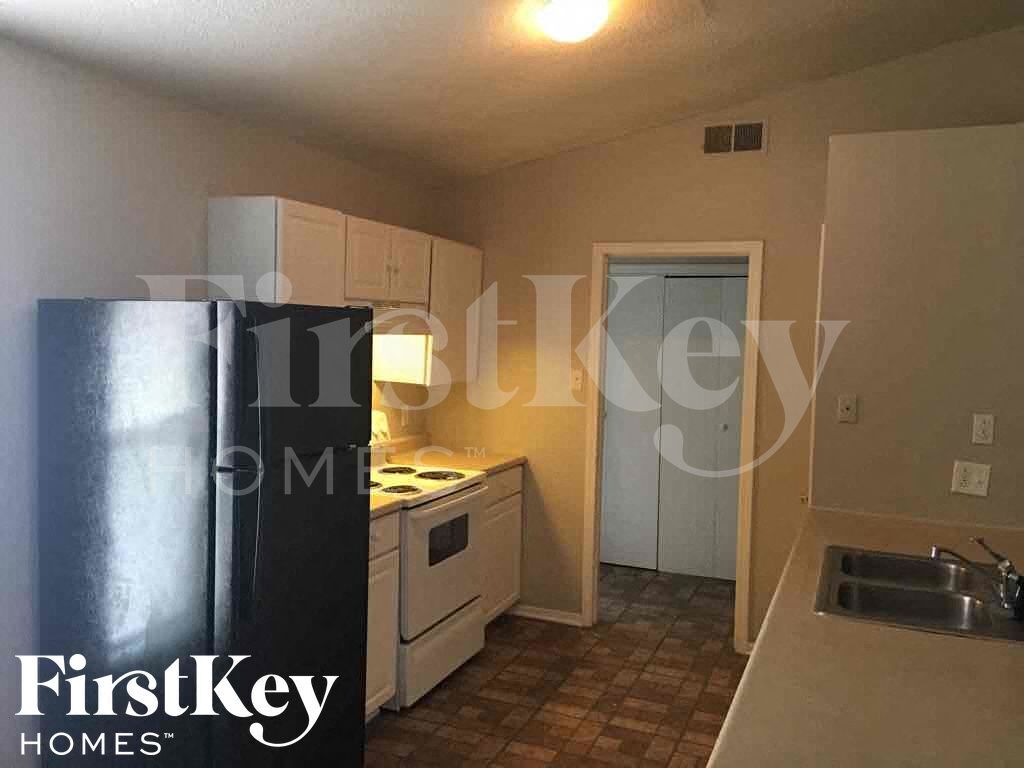 Building Photo - 5749 Jardin Pl