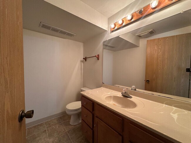 Building Photo - 657/659 Wood Violet Lane