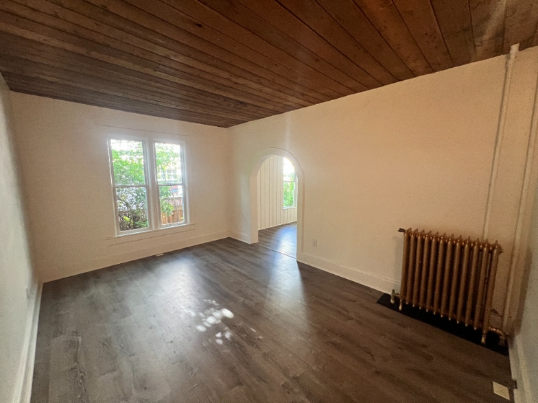 Building Photo - 1044 Maxwell Ave