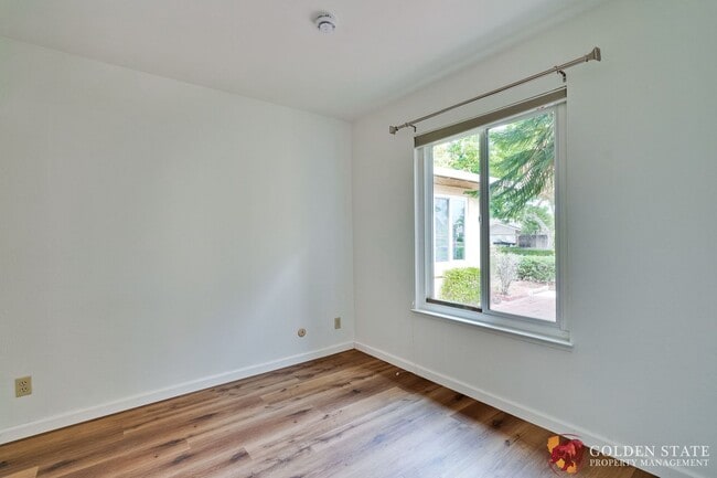 Building Photo - Sunnyvale home with central air and new LV...