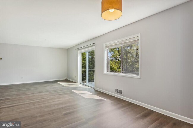 Building Photo - 10631 Montrose Ave