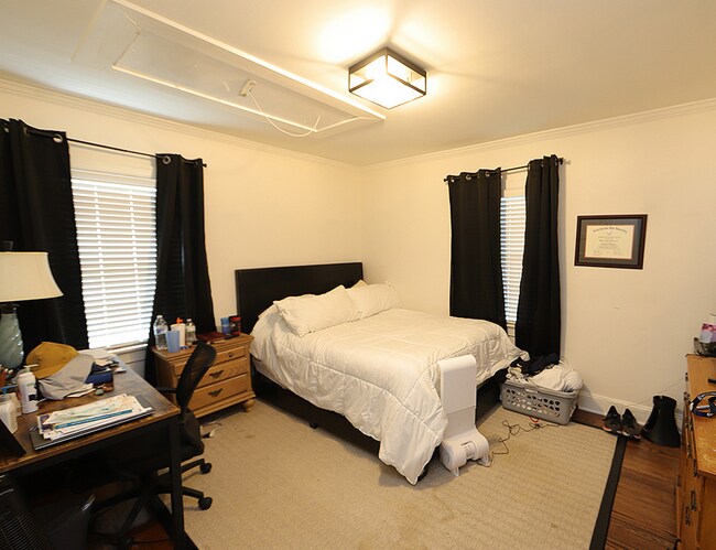 Building Photo - Updated ITB Home in Great Dixie Trail Loca...