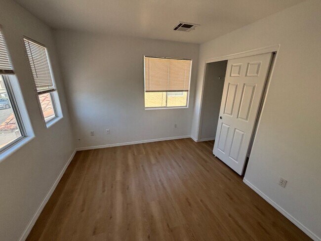 Building Photo - Charming 3-Bedroom Home with Modern Comfor...