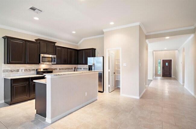 Building Photo - 2 Painted Post Pl