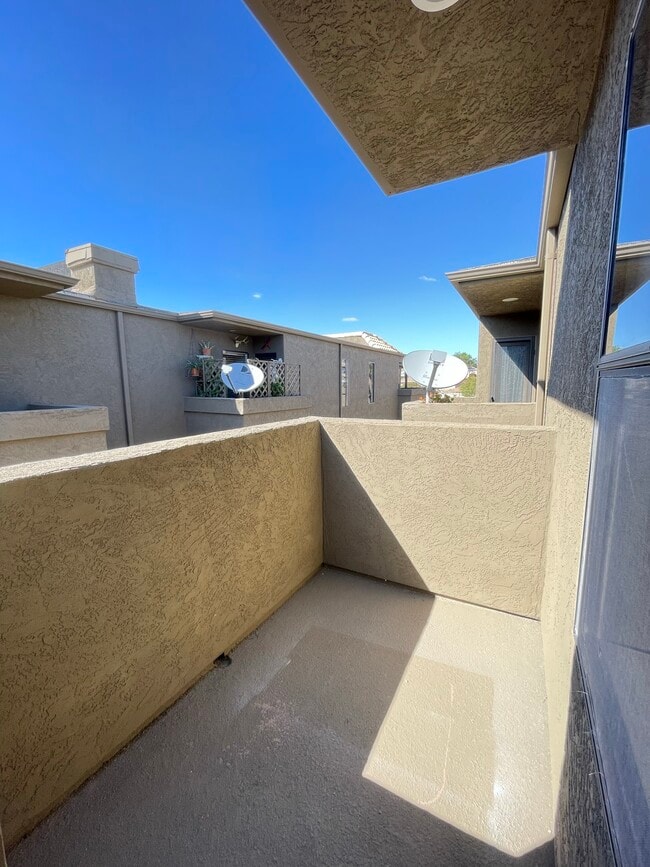 Building Photo - 6033 Estelle St