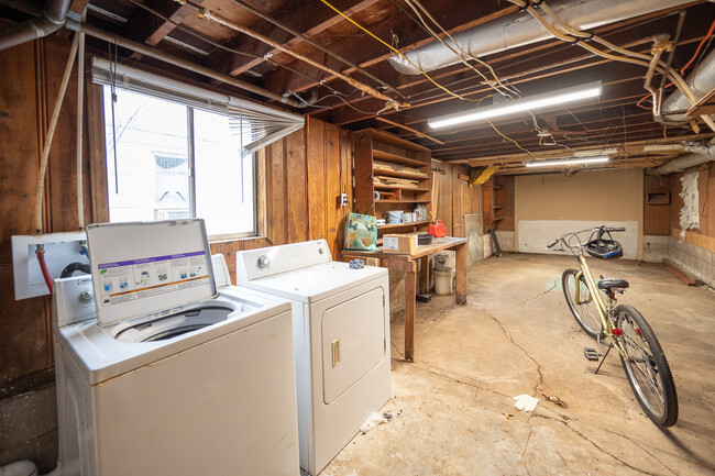 Laundry in enclosed garage - 2123 W Sherwood Ave