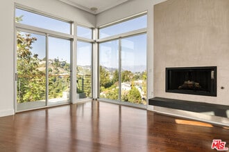 Building Photo - 3255 Fernwood Ave