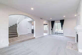 Building Photo - Move Right In! Mountain Views - Three Bedr...