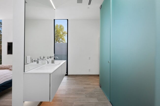 Building Photo - 214 Tucker St