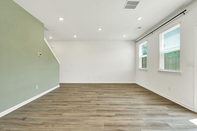 Building Photo - 5010 Highwood Dr