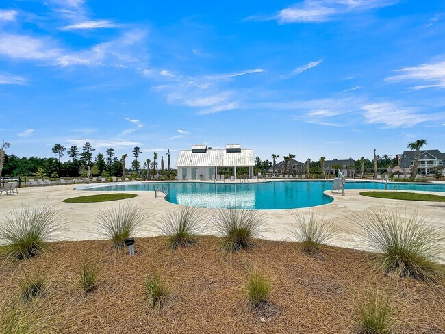 Building Photo - Beautiful Single Story Home Full of Upgrad...
