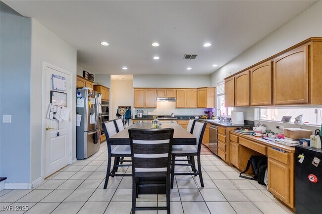 Building Photo - 1048 Painted Daisy Ave