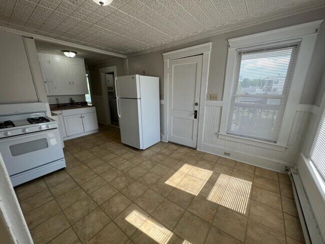 Building Photo - 109 W Rosedale Ave