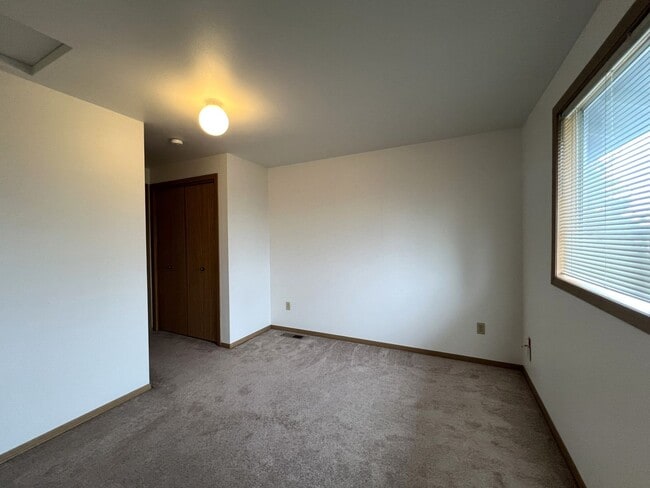 Building Photo - South Marysville Duplex - Rent Ready