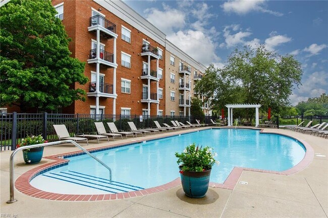 Building Photo - 670 Town Center Dr