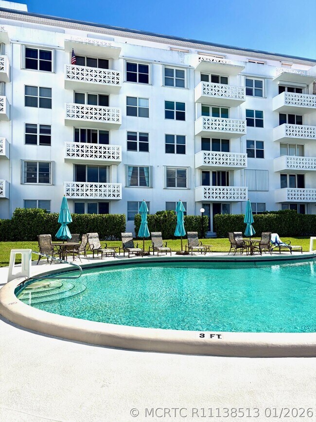 Building Photo - 2840 S Ocean Blvd