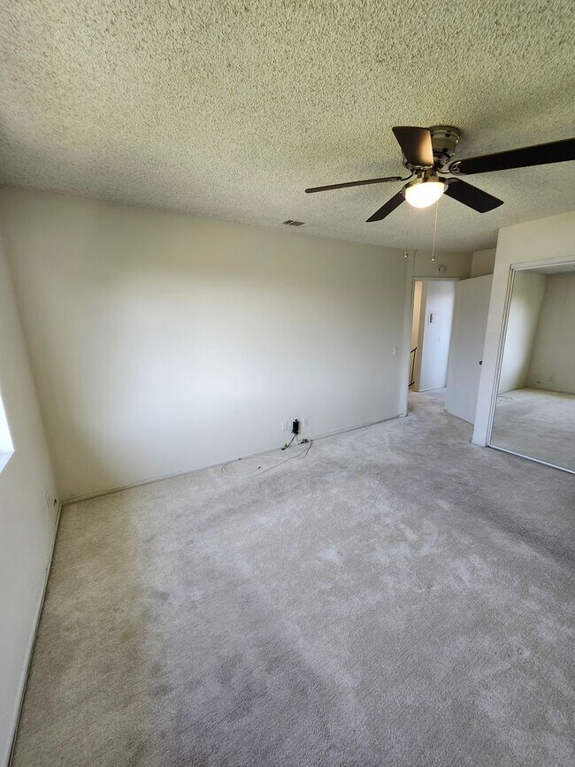Building Photo - 1441 W Village Ln