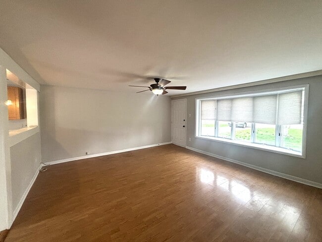 Building Photo - 440 W Meadow Ave