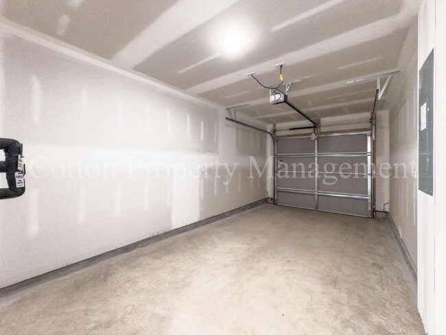 Building Photo - 29 W Pioneer Wy