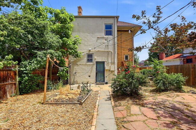 Building Photo - $4,720.95 with $300 off the first month's rent, 5 Beds - 5 Bath, Single Family Home in Denver wit...