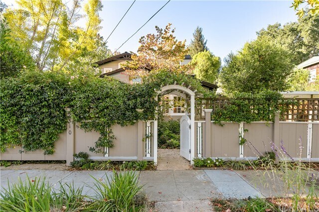 Building Photo - 2310 Bowdoin St