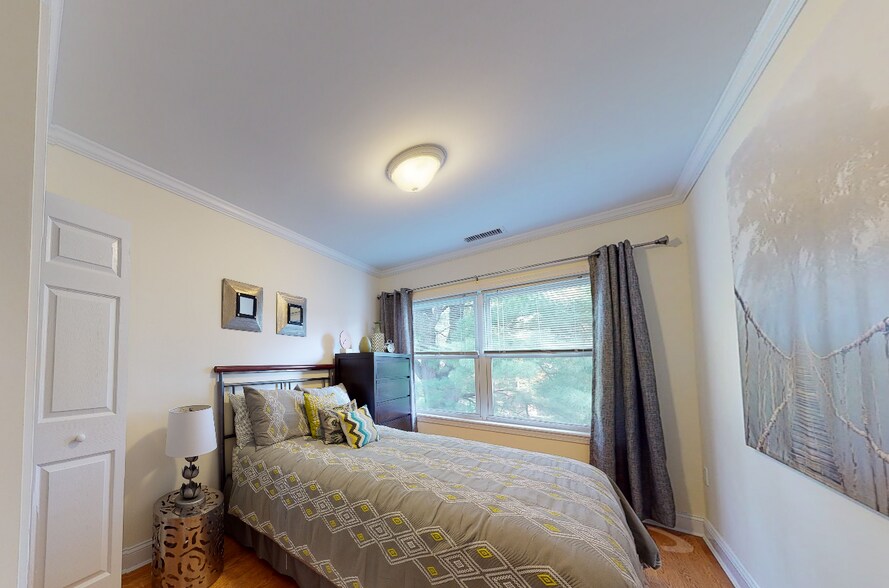 Building Photo - 176 Thornton Rd