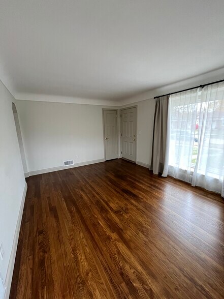 Building Photo - 9928 Shadyside St