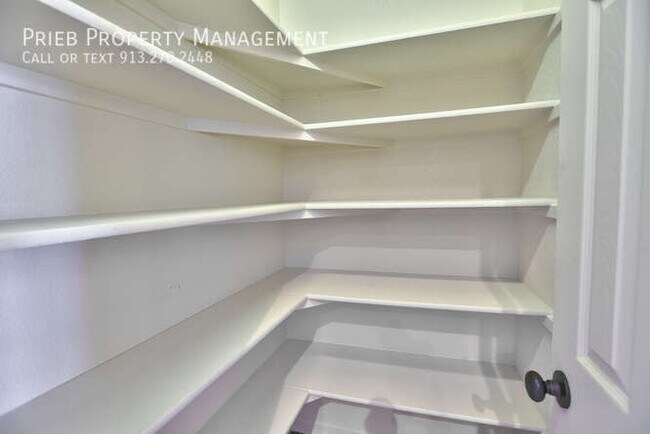 Building Photo - Prairie Haven Duplex - Available January 19th