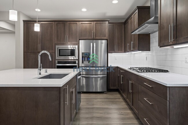 Building Photo - 5 BED & 2.5 BATH SINGLE FAMILY HOUSE FOR RENT