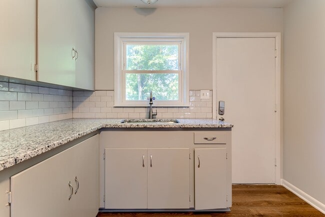 Building Photo - 602 SE 5th St