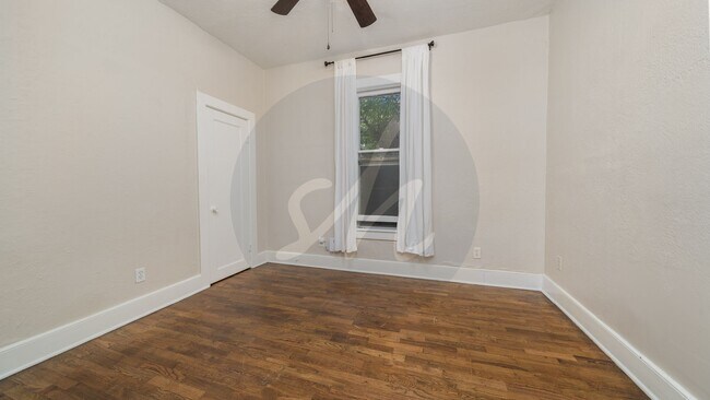 Building Photo - 520 W Pikes Peak Ave