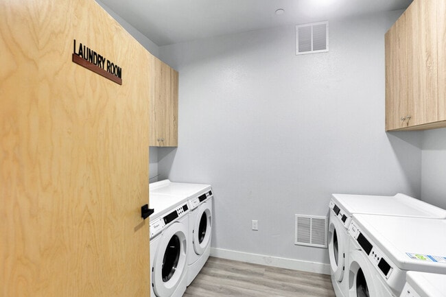 Building Photo - 4026 Bismarck Dr