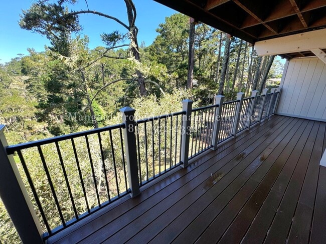 Building Photo - Tanglewood Condominium With Beautiful Bay Views, Fireplace, and Private Deck!!