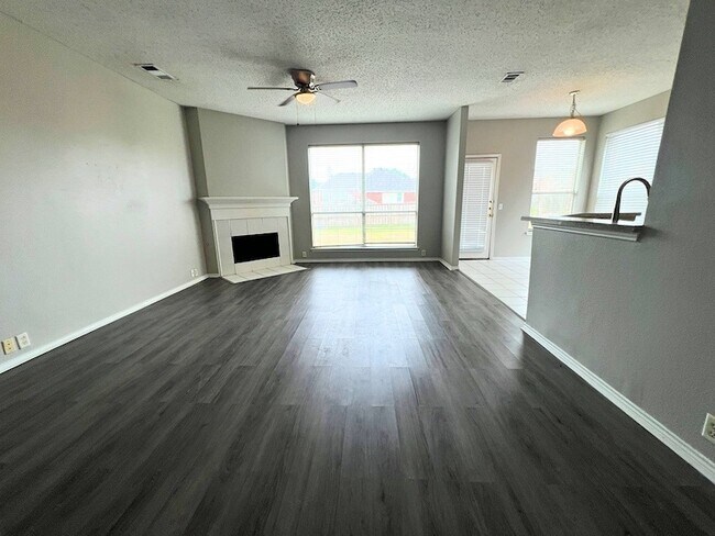 Building Photo - 2805 Crater Lake Ln