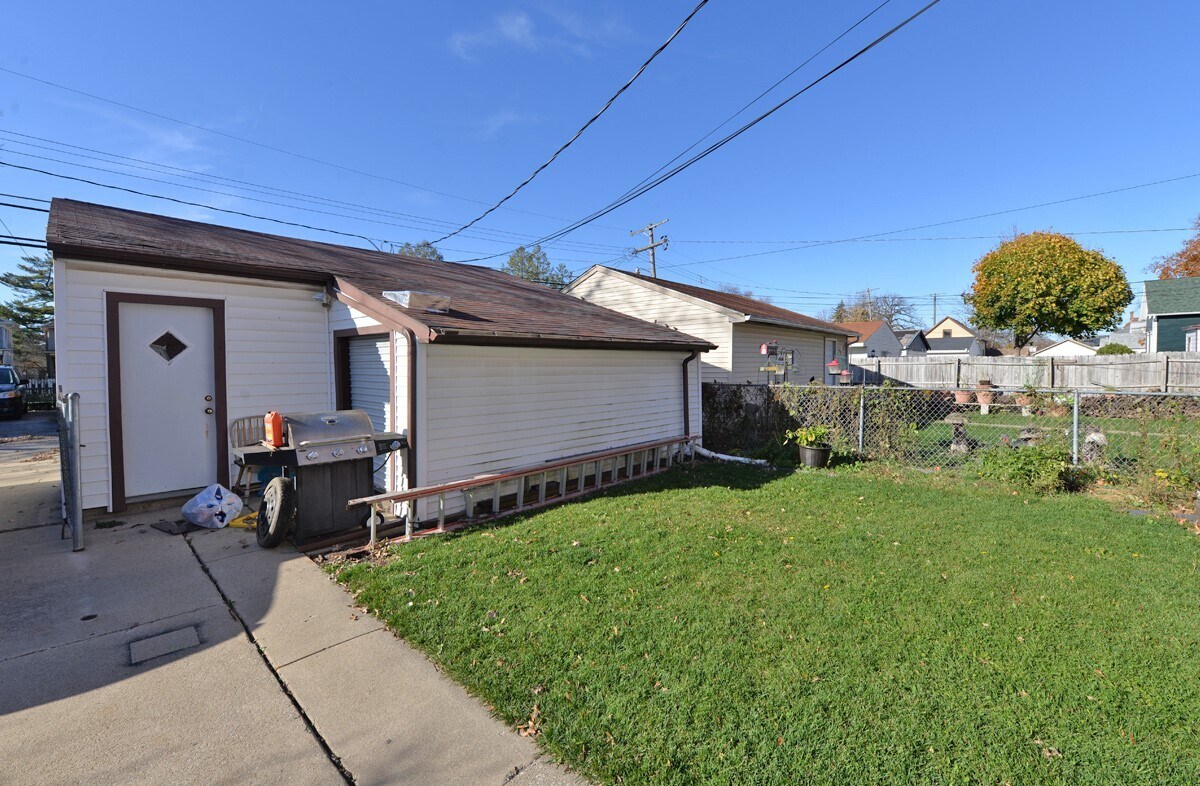 Back Yard.. - 1516 Thurston Ave