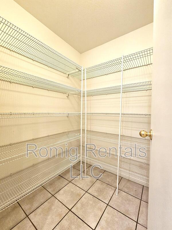 Building Photo - 9703 NE Tenny Creek Dr