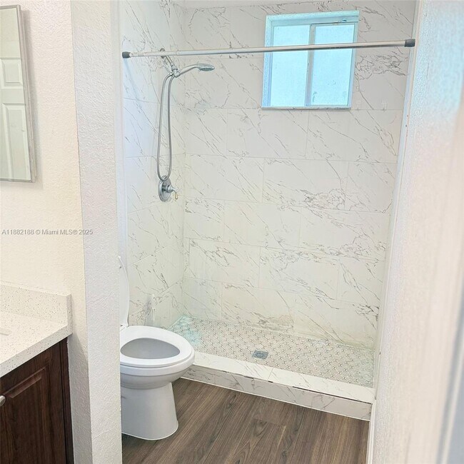 Building Photo - 6482 Catalina Ln