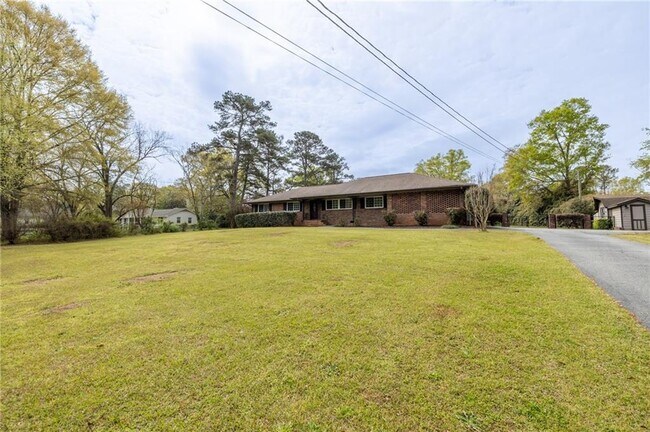 Building Photo - 318 Tyrone Rd