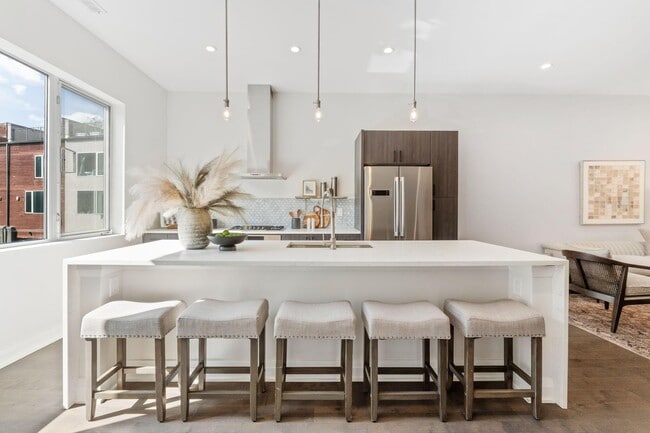 Building Photo - 801 N 6th St