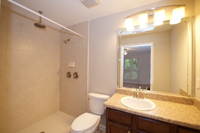 Building Photo - 225 Warm Springs Cir