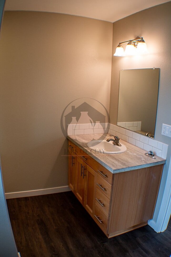 Building Photo - One Bedroom Duplex in Stayton-Coming avail...
