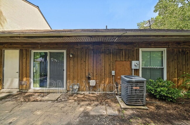 Building Photo - 1474 E Tanners Creek Dr